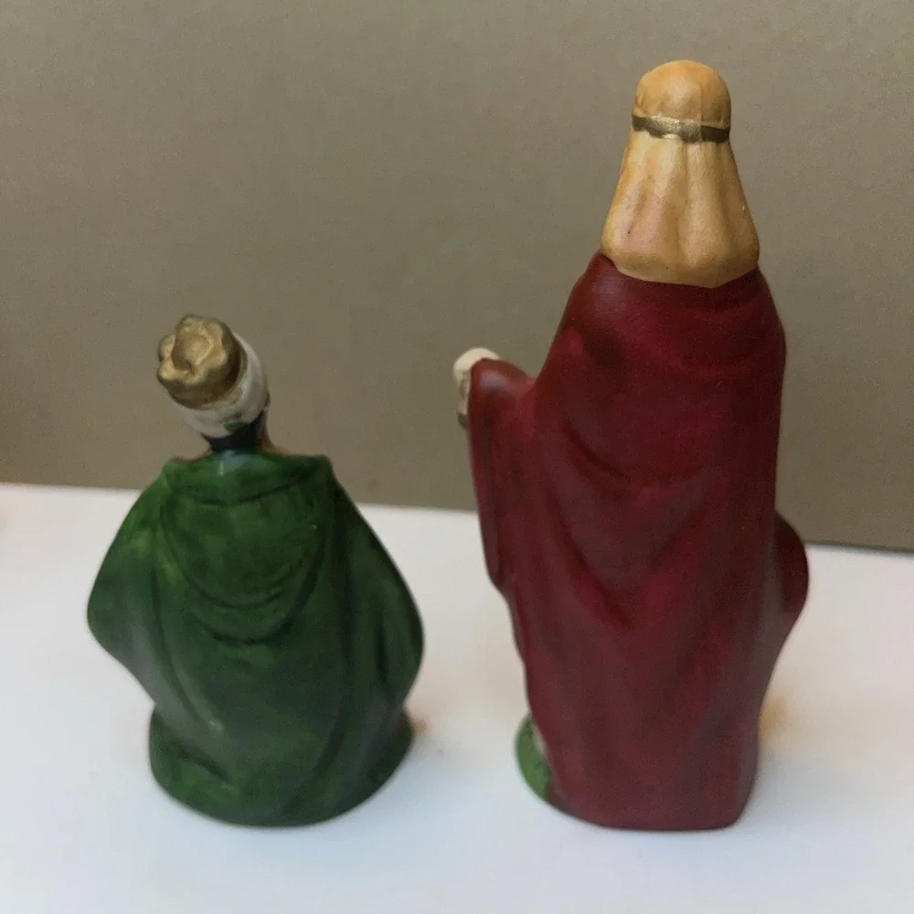Vintage Christmas Nativity Porcelain Figurines 2 Wisemen 2 Wise Men Kings‎